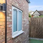 Stylish Modern Gem Golders Green