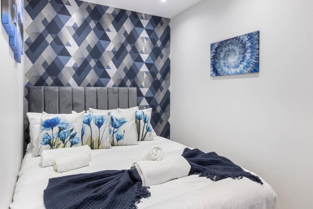 Stylish Modern Gem Golders Green Londra