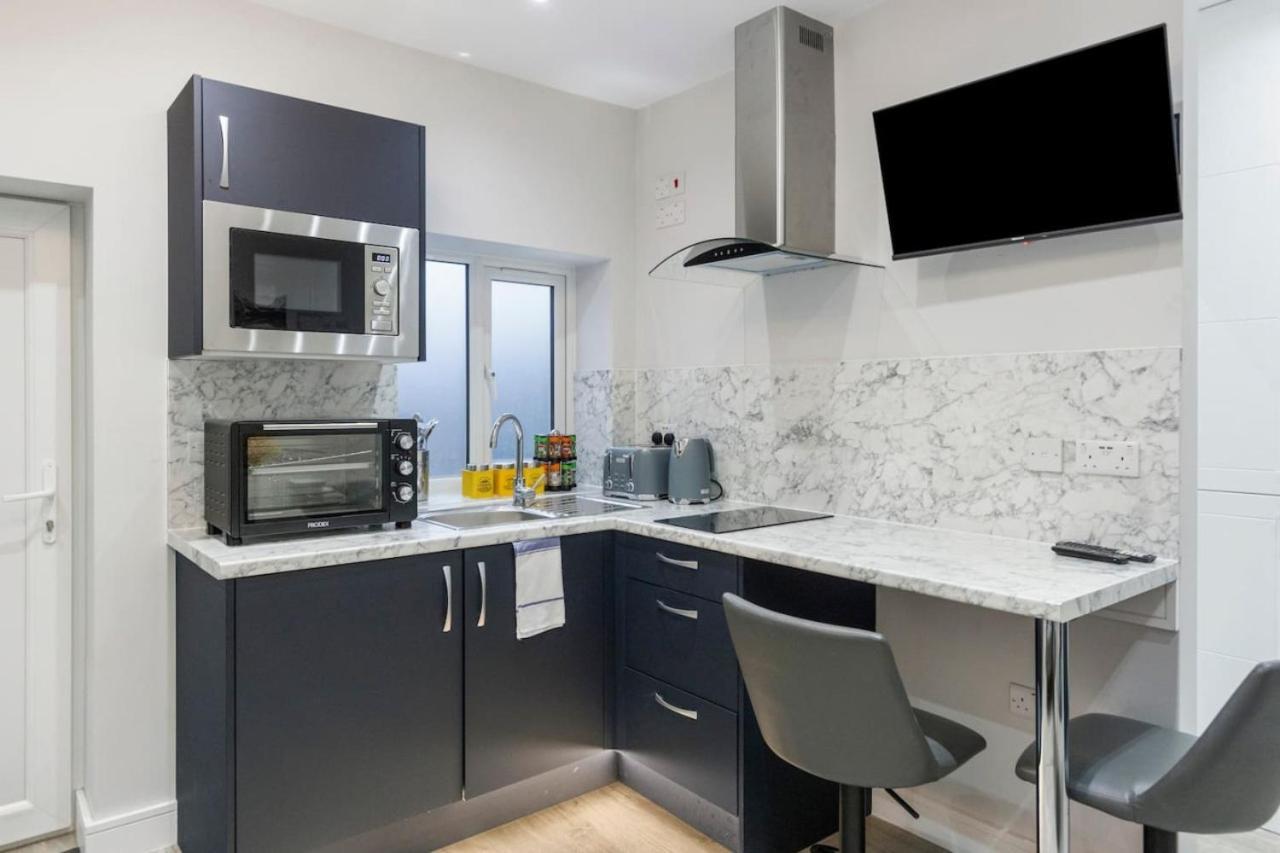 Stylish Modern Gem Golders Green Londra