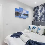 Stylish Modern Gem Golders Green